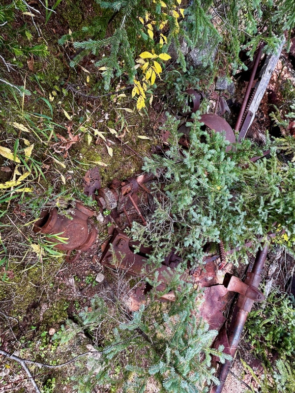 mining debris just off the trail 22906_33